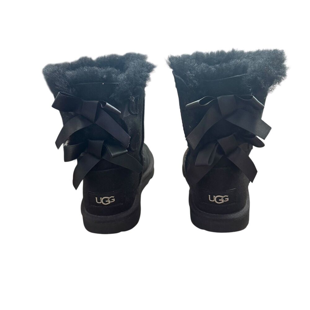 UGG Kids Bailey Bow II Black Suede Sheepskin Black Size 12 GUC Winter Snow Boots